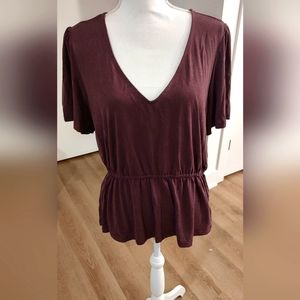 Lucky brand purple shirt sleeve peplum shirt w/ a v- neckline.o